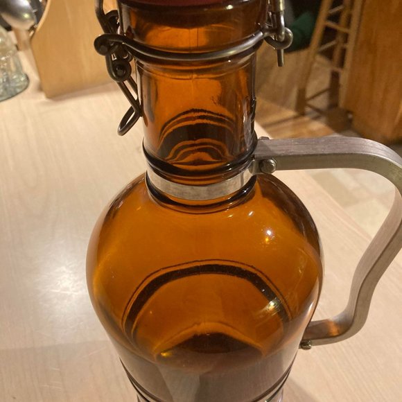 Muster Geschutzt Amber Growler 2L Brown Glass w/ Handle, Cap & Rubber Seal MINT - Picture 5 of 10